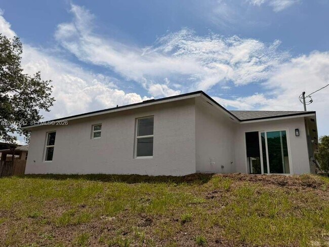 Building Photo - 8636 100th Ct