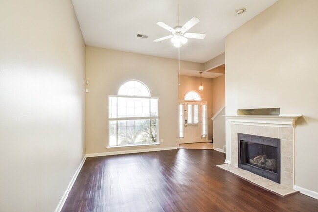 Building Photo - 10243 Hamilton View Dr