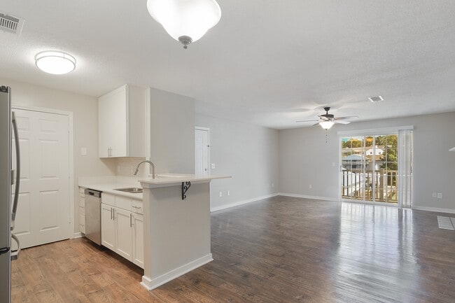 Building Photo - The Woodlands Apartment Homes