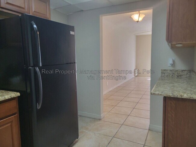 Building Photo - 711 Russell Ln