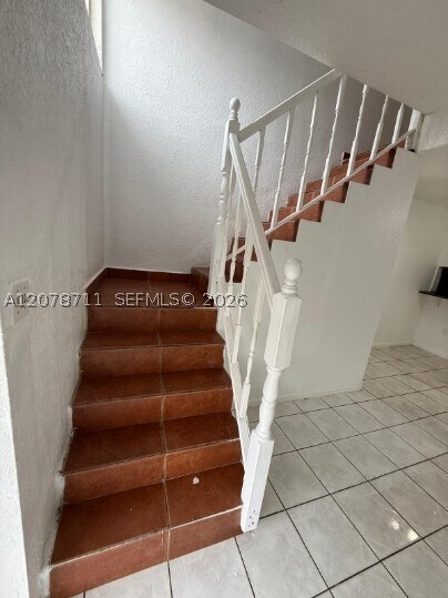 Building Photo - 1305 W 46th St