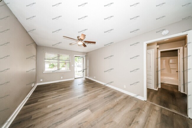 Building Photo - 430 W Juniper Dr