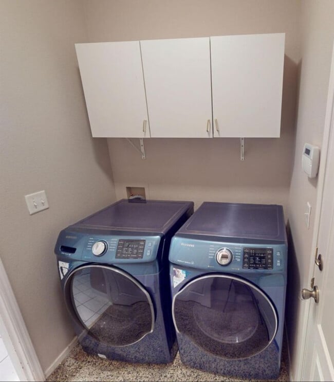 Building Photo - 2638 E Skyview Ave