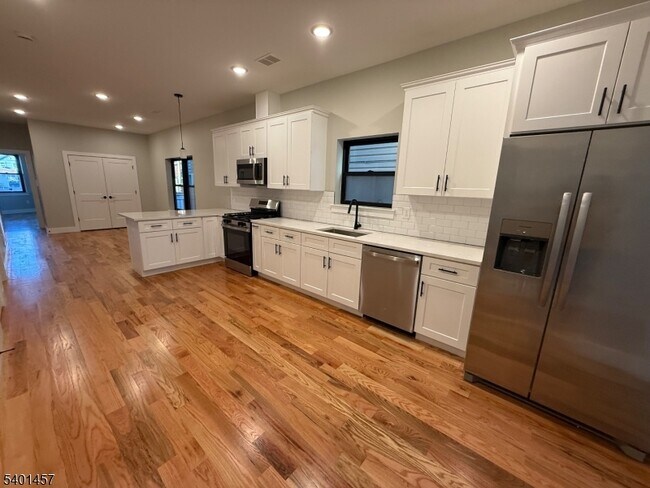 Building Photo - 76 Barbara St