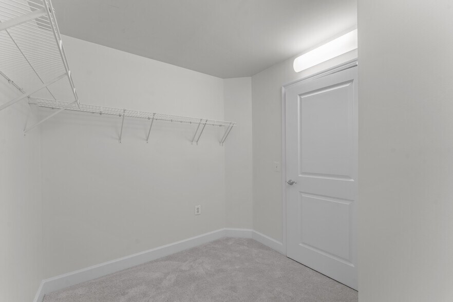 Building Photo - 3650 S Glebe Rd