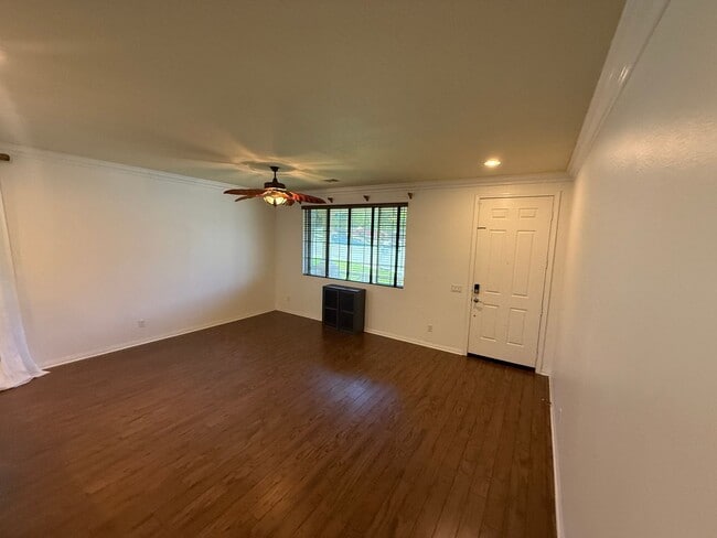 Building Photo - 3-Bedroom Single-Story Home with Smart Features & Remodeled Kitchen in Castaic!