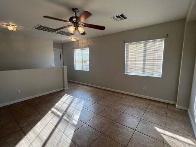 Building Photo - 1776 square foot 3 Bedroom home in El Mirage