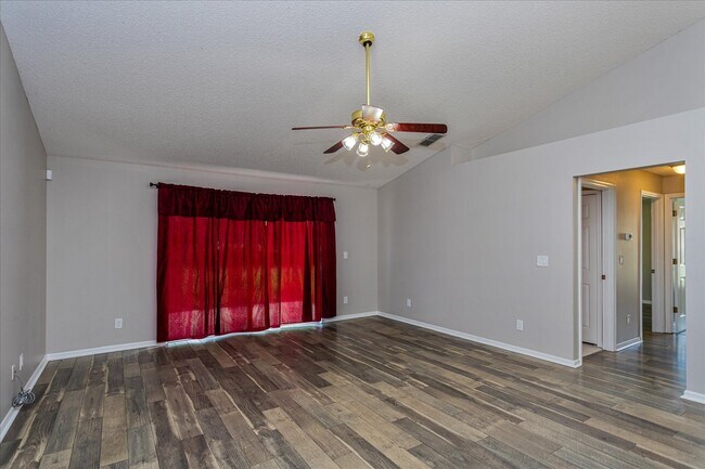 Building Photo - 2235 Lake Pointe Cir