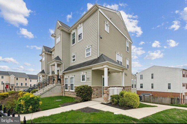 Building Photo - 401 Woodcrest Dr SE