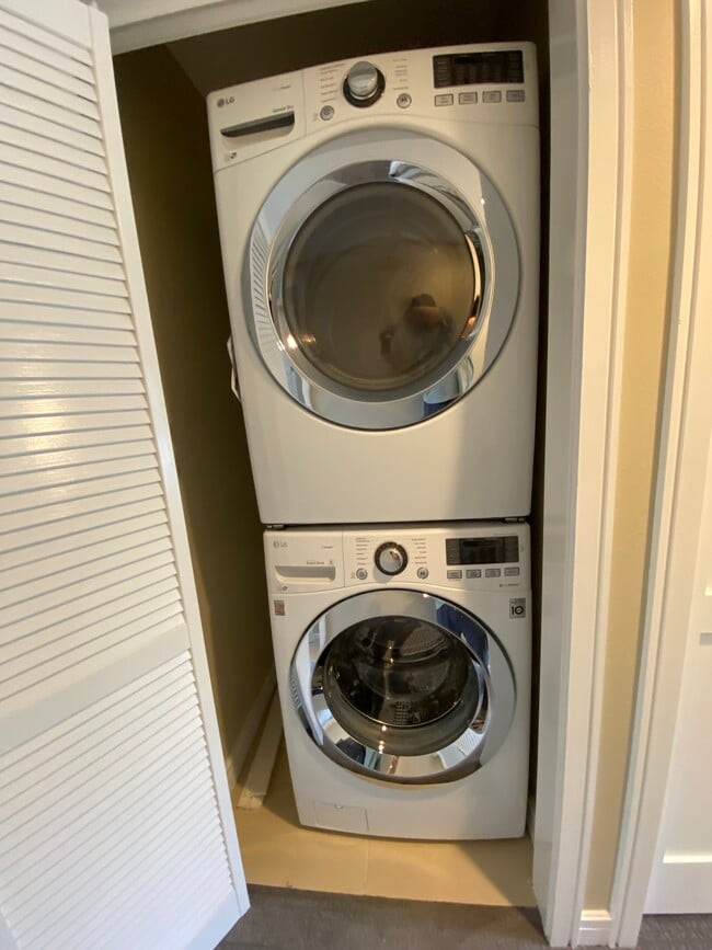 2nd floor washer and dryer - 1804 10th St