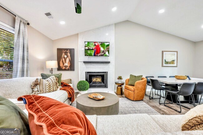 Primary Photo - 1440 Glynn Oaks Dr SW