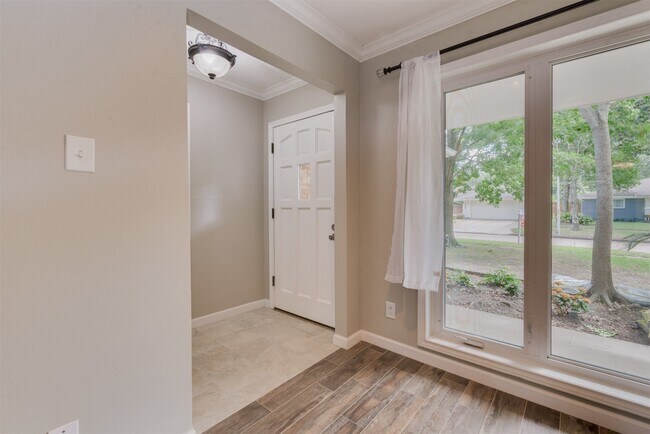 Building Photo - 5310 Carew St