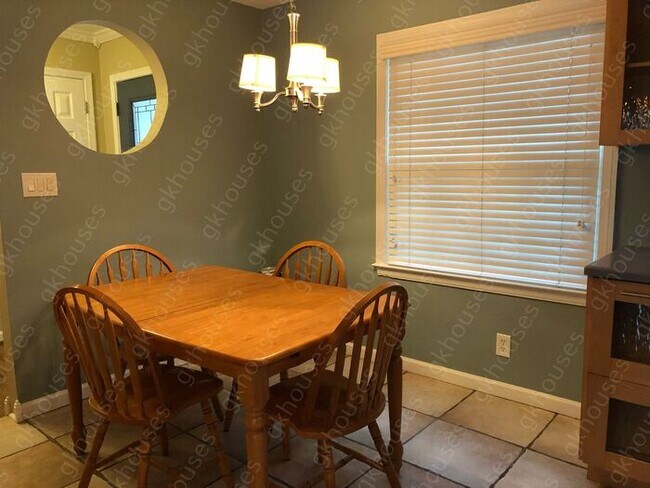 Building Photo - 2570 Northside Dr NW