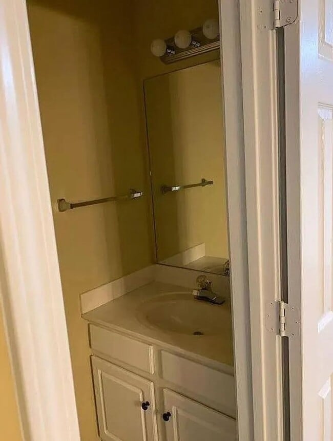 Building Photo - 2BR Condo Overlooking UGA Golf Course | On UGA Bus Line | Minutes to Campus