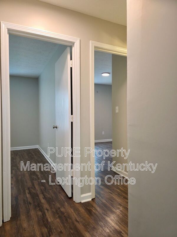 Building Photo - 3793 Camelot Dr