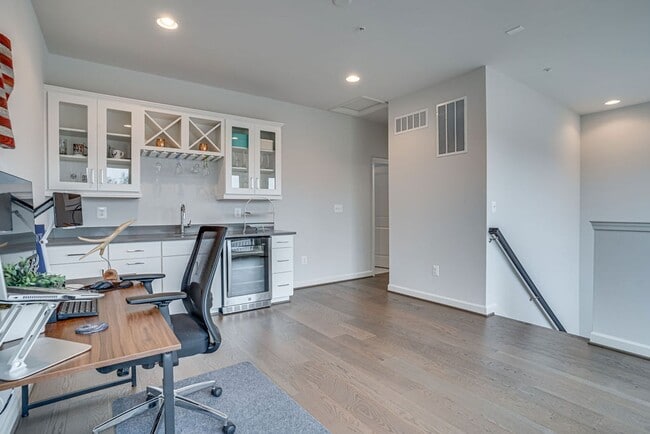 Building Photo - Luxury Townhome with Stunning Views and Prime Location For Sale or For Rent near National Harbor