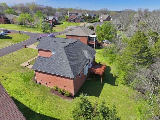 Building Photo - Stunning Move-In Ready Home in Hendersonville – Minutes from Old Hickory Lake!