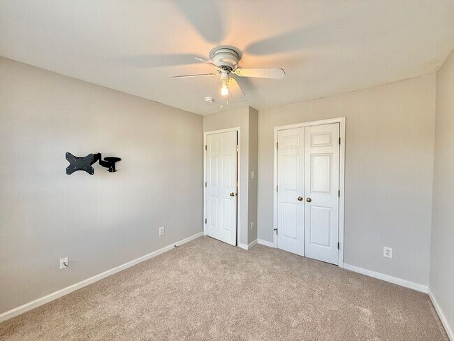 Building Photo - 1936 Cartier Ruby Ln