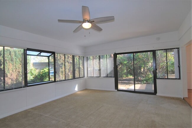 Building Photo - Spacious Cul De Sac House with Yard and Pool