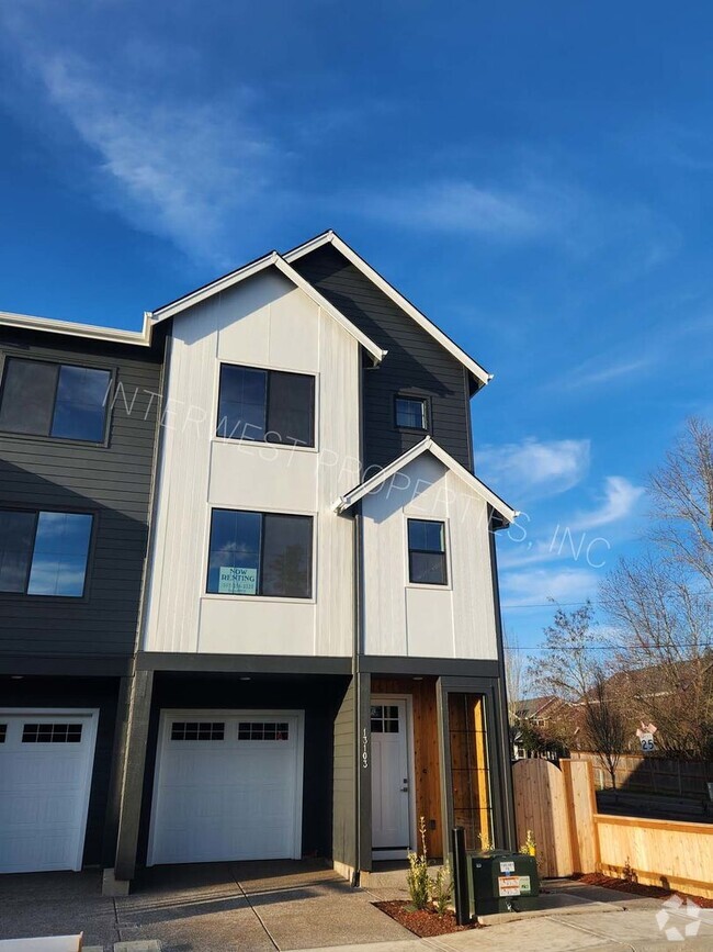 Building Photo - Beautiful Newly Constructed Beaverton Town...