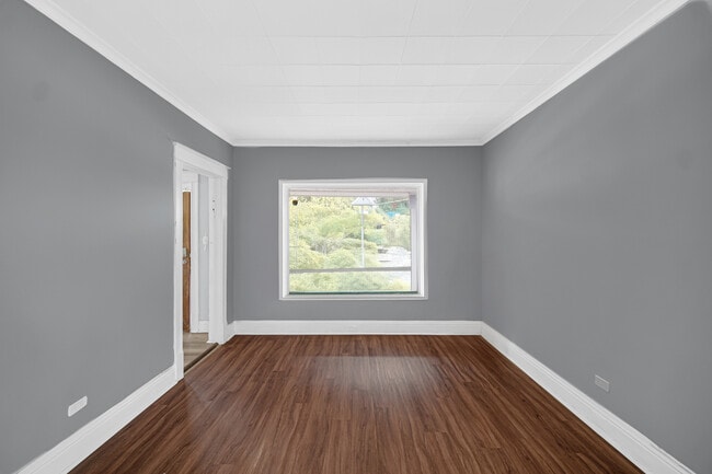 Building Photo - 72 E 136th St