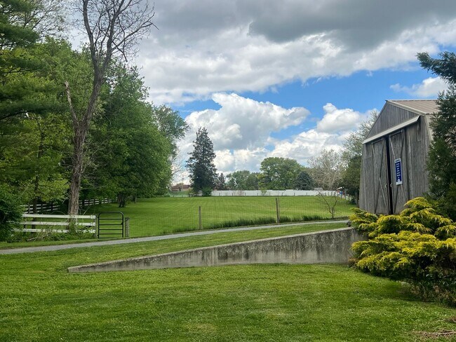 Building Photo - Stunning 3 Bedroom Home with Barn and Over 3 Acres!
