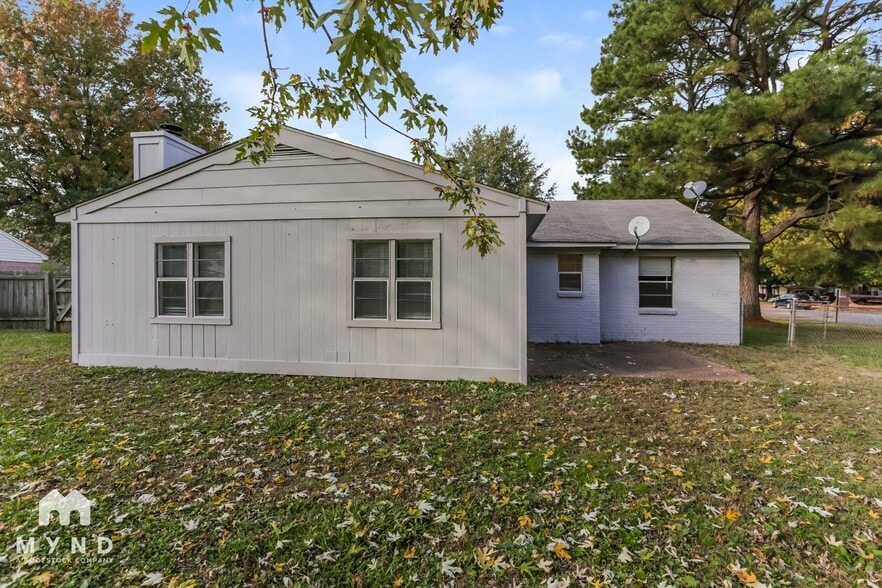 Building Photo - 2975 Fairlane Dr