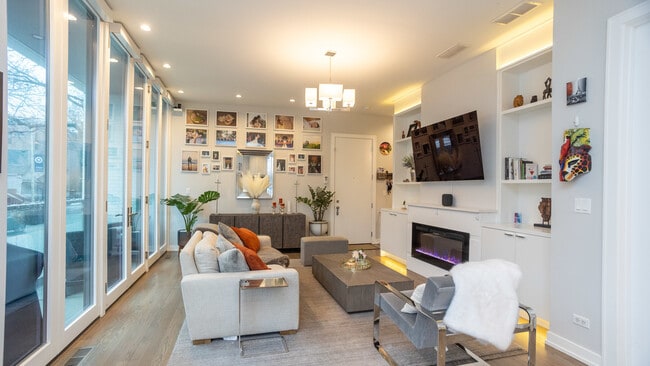 Building Photo - 1947 W Diversey Pkwy