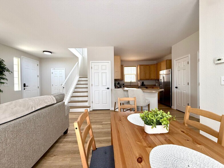Building Photo - 2132 Clipper Way