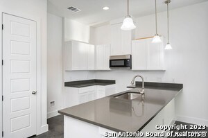 Building Photo - 303 San Salvador Ave