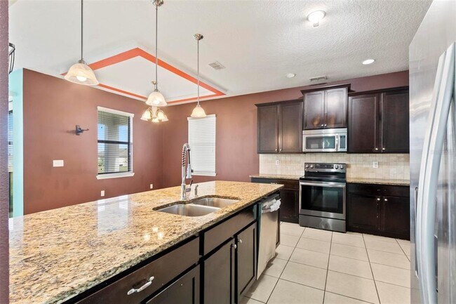 Building Photo - 625 Silverthorn Pl