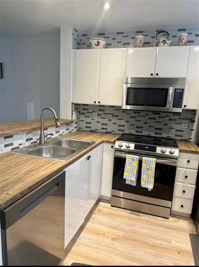 Building Photo - 26260 SW 135th Pl