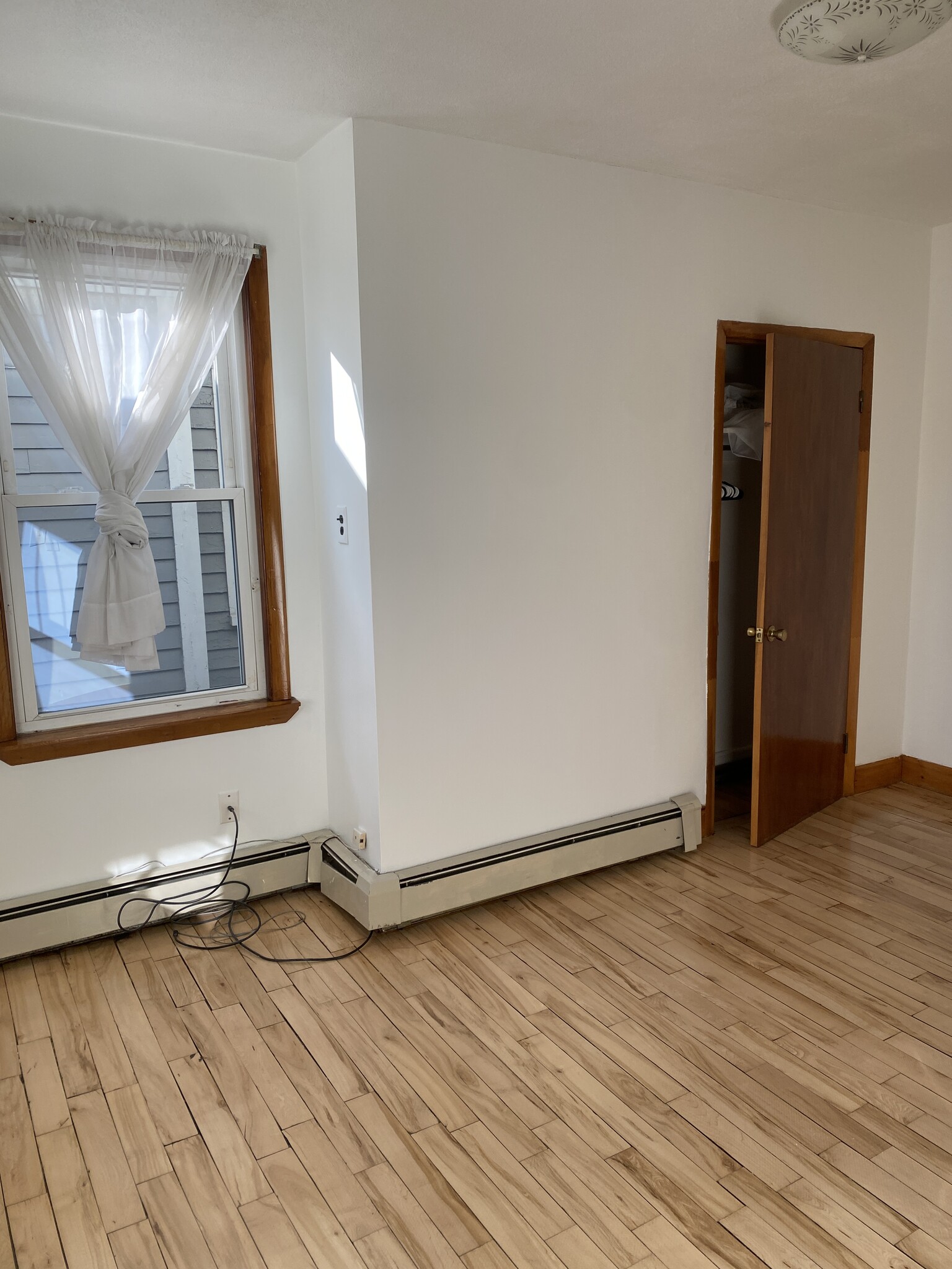 Building Photo - 114 Thorndike St