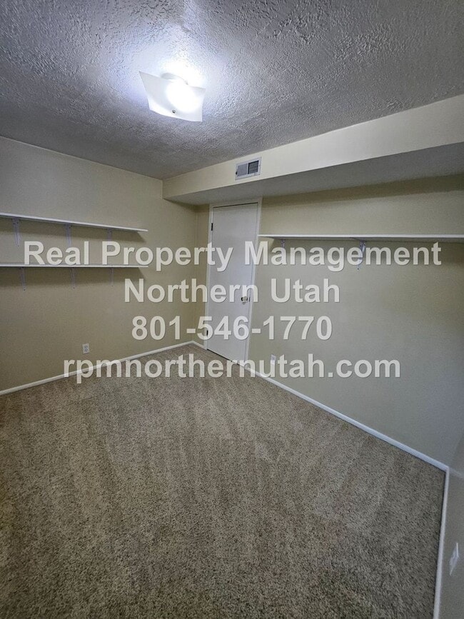 Building Photo - Stunning 5 Bedroom Home in Kaysville Now A...