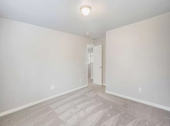 Building Photo - Beautiful family home in Fowlerville