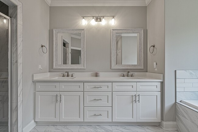 Building Photo - Rare Executive Rental in Desirable South J...