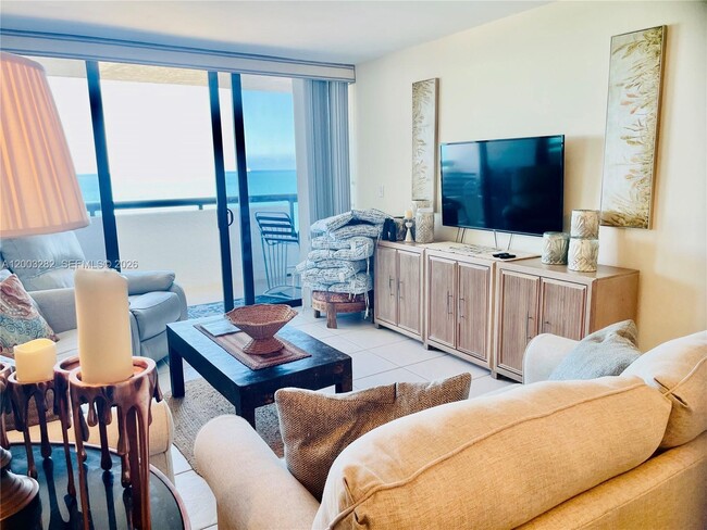 Building Photo - 2555 Collins Ave