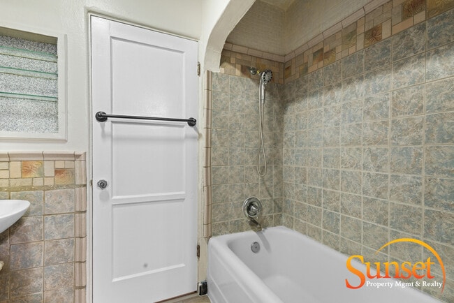 Building Photo - 4926 Del Monte Ave