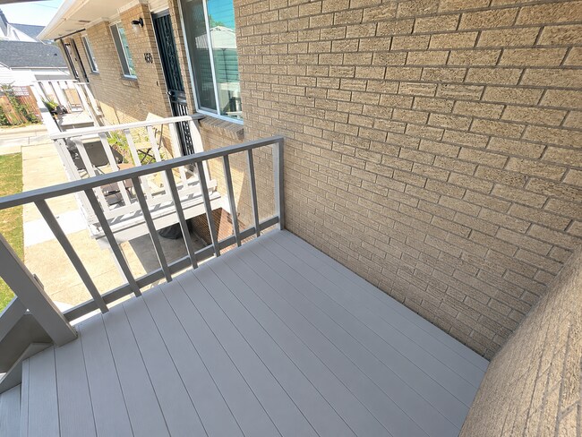 Building Photo - Bright & Beautiful 2-bedroom 1 Bath Across Berkeley Park and Lake