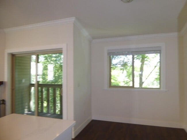 Building Photo - Charming 1 Bed 1 Bath Condo in Kenmore