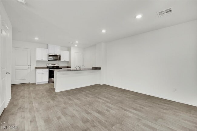 Building Photo - 1133 Scarlet Sparrow St