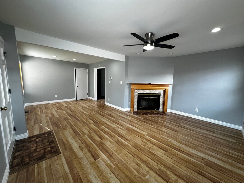 Building Photo - 2019 E Lambourne Ave