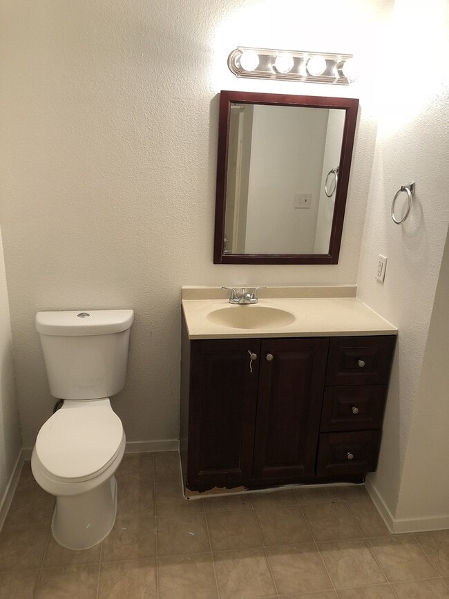 Building Photo - 1715 E Mary Ave