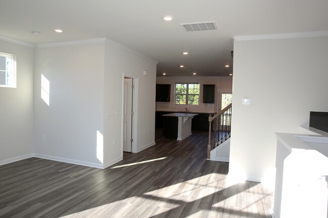 Building Photo - 1056 Shoreside Dr