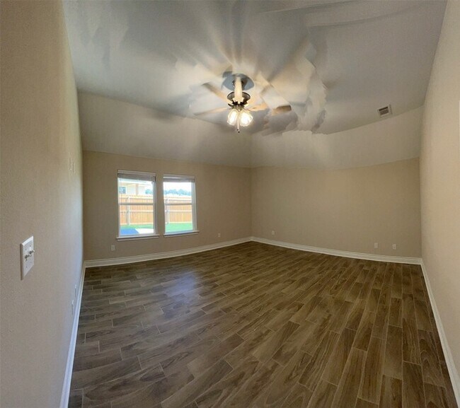 Building Photo - 905 Tippit Ln