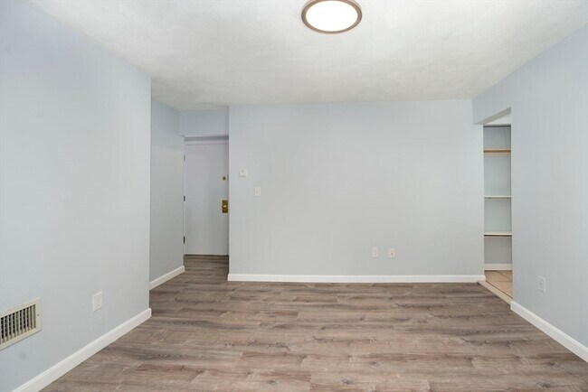 Building Photo - 46 Wyllis Ave