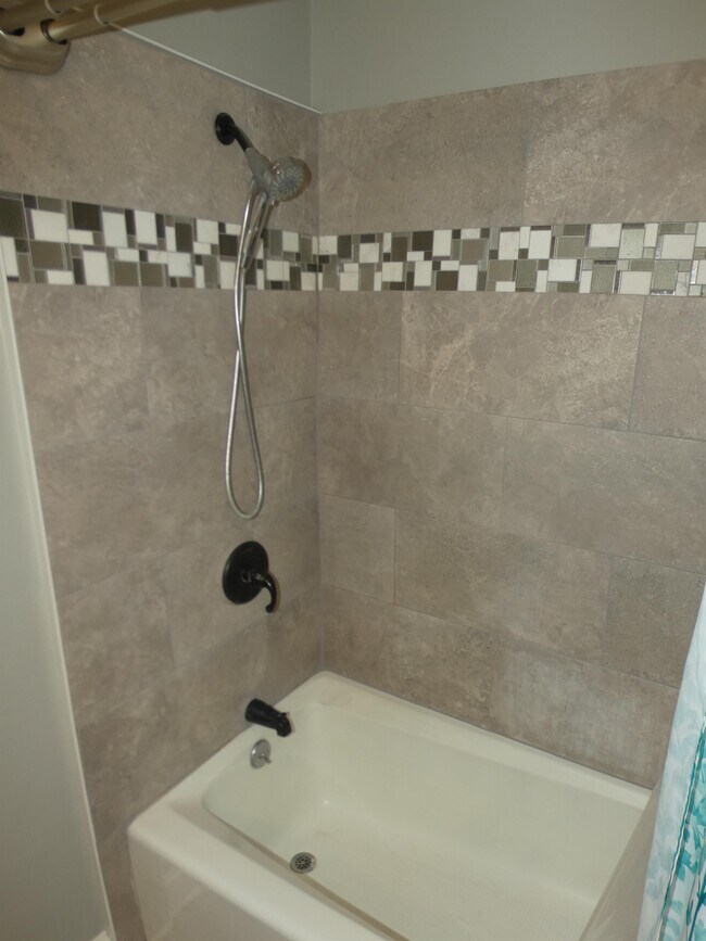 Building Photo - 10451 Edgehill Ln