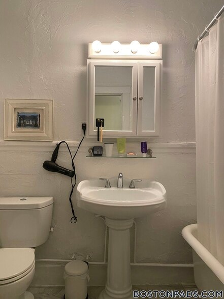 Building Photo - 14 Centre St