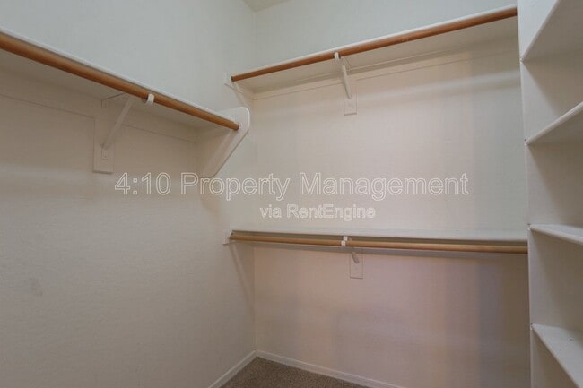 Building Photo - 2644 E Chester Dr