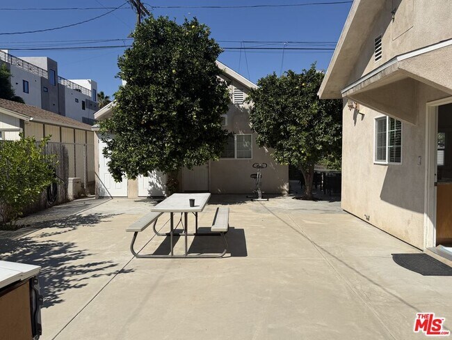 Building Photo - 14213 Califa St